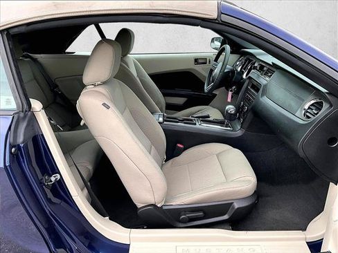 Used 2011 Ford Mustang Convertible w/ 101A Rapid Spec Order Code RWD image 9