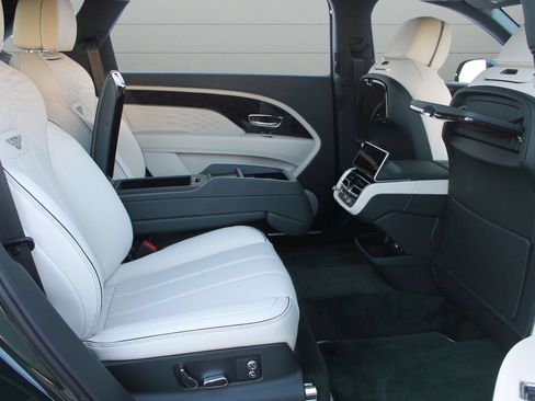 Certified 2024 Bentley Bentayga Extended Wheelbase AWD/4WD image 47