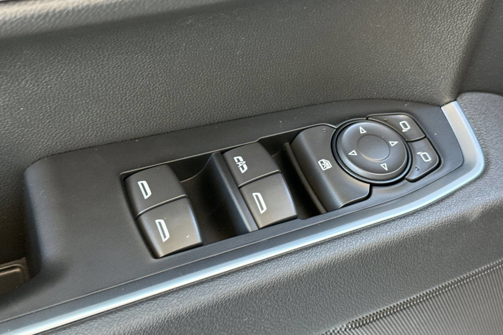 Used 2026 Chevrolet Silverado 1500 RST w/ LPO, Dark Essentials Package AWD/4WD image 18