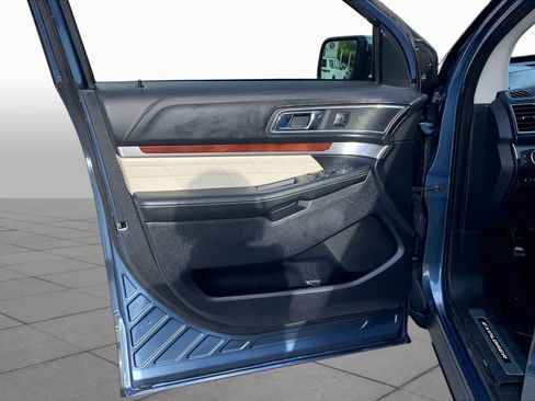 Used 2019 Ford Explorer Platinum AWD/4WD image 22