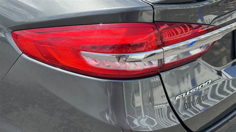 Used 2018 Ford Fusion Titanium AWD/4WD image 13