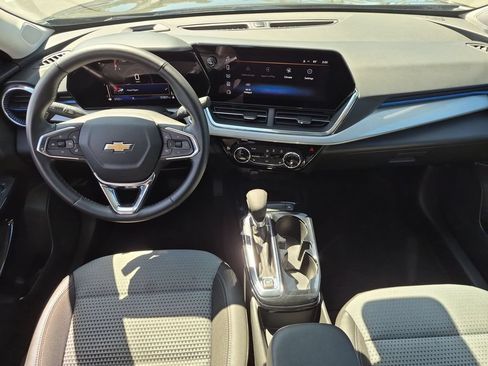 Used 2025 Chevrolet Trax LT w/ LT Convenience Package FWD image 26