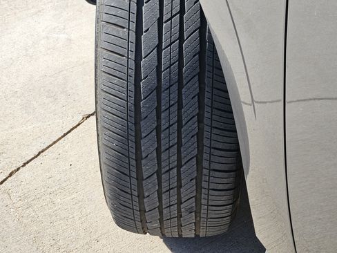 Used 2025 INFINITI QX80 Sensory image 11