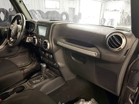 Used 2018 Jeep Wrangler Unlimited Sahara w/ Dual Top Group image 10