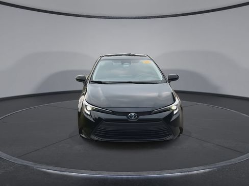 Used 2023 Toyota Corolla LE FWD image 3