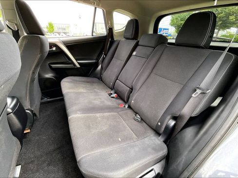Used 2018 Toyota RAV4 XLE AWD/4WD image 28