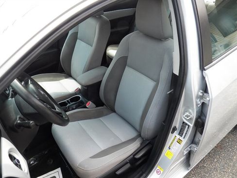 Used 2017 Toyota Corolla LE w/ Carpet Mat Package (TMS) FWD image 7