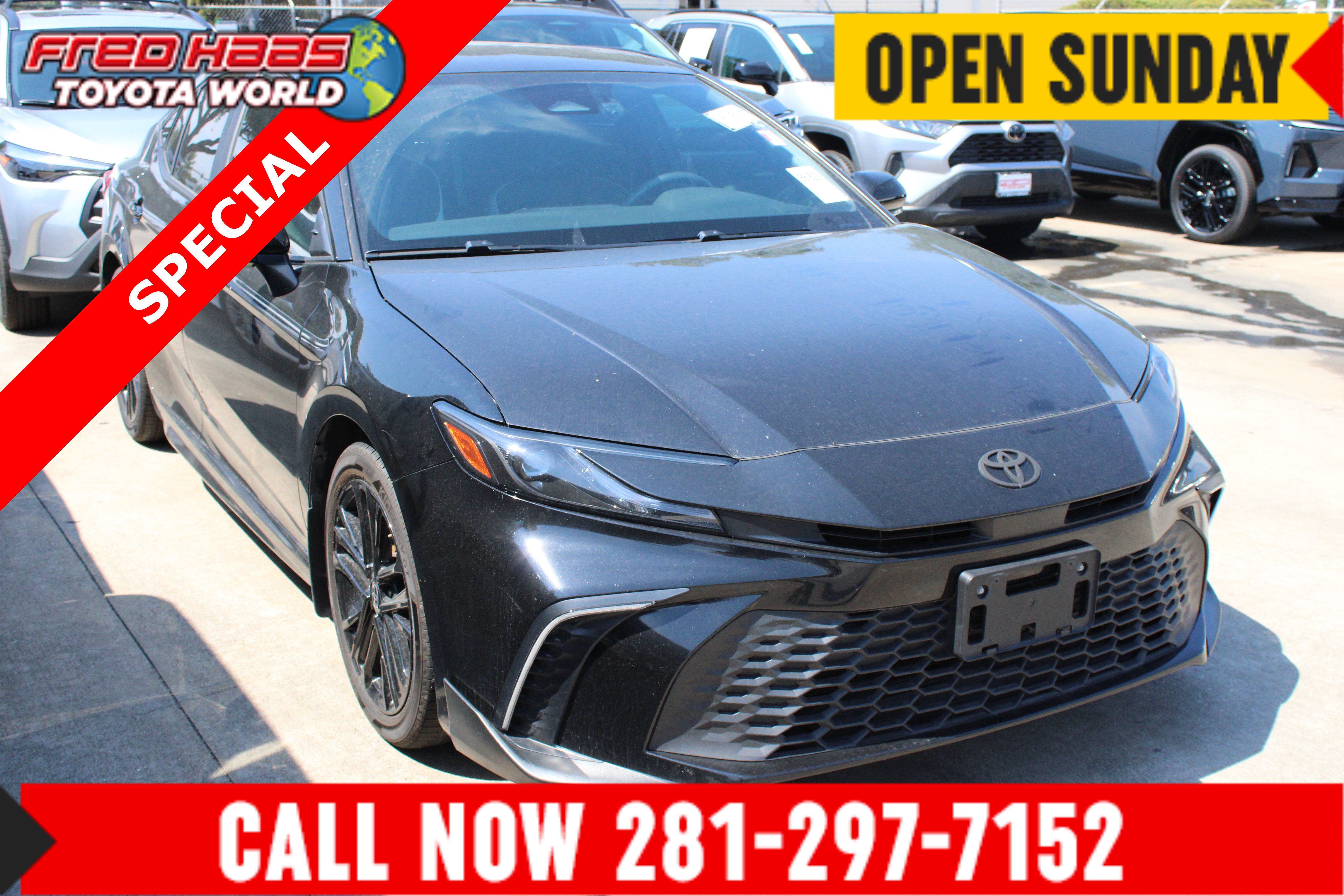 Used 2025 Toyota Camry SE FWD image 1