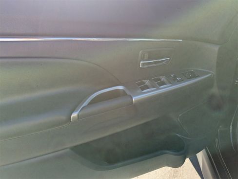 Used 2025 Mitsubishi Outlander Sport SE image 15