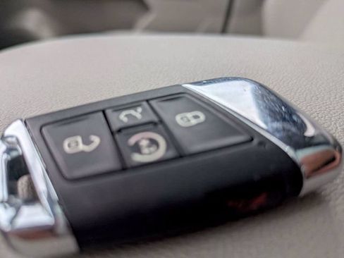 Used 2021 Volkswagen Atlas SE w/ Panoramic Sunroof Package FWD image 33