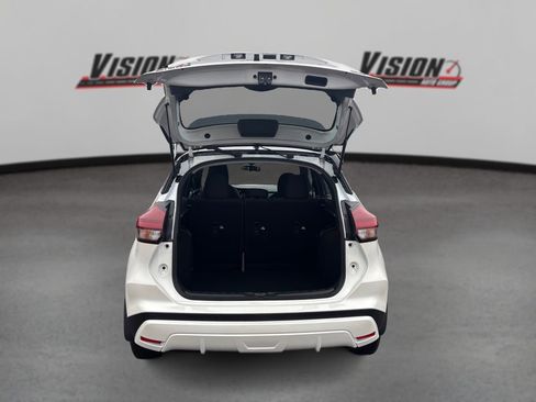 Used 2024 Nissan Kicks SR image 11