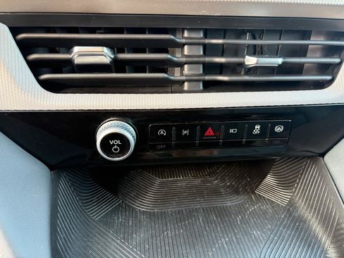 Used 2025 Ford Explorer Active w/ Active Comfort Package image 23