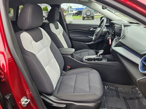 Certified 2024 Chevrolet Trax LS FWD image 29