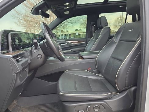 Used 2021 Cadillac Escalade Premium Luxury w/ LPO, Illumination Package image 12