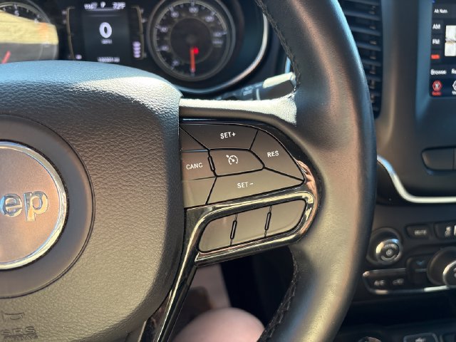 Used 2019 Jeep Cherokee Latitude Plus AWD/4WD image 12