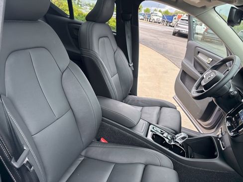Certified 2026 Volvo XC40 B5 Plus AWD/4WD image 32