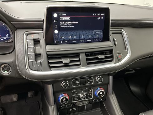 Certified 2022 GMC Yukon SLT w/ SLT Premium Package AWD/4WD image 20