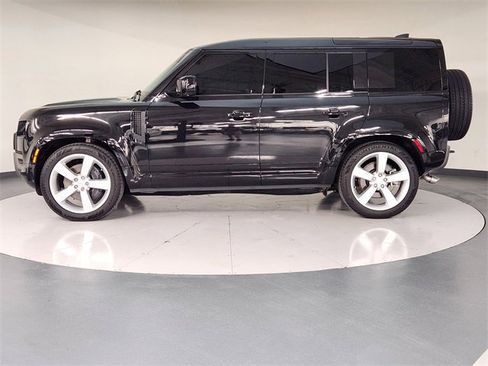 Used 2025 Land Rover Defender 110 X-Dynamic SE image 5