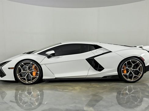 Used 2025 Lamborghini Revuelto AWD/4WD image 9
