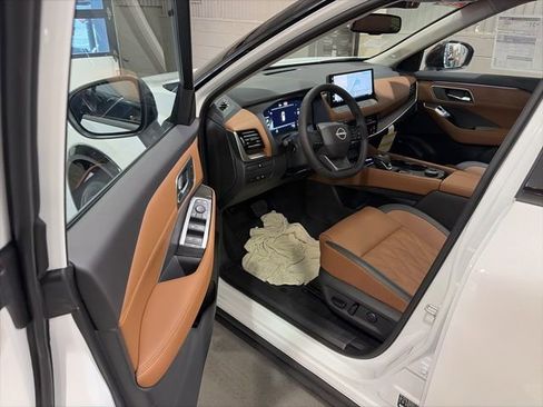 New 2026 Nissan Rogue Platinum image 11