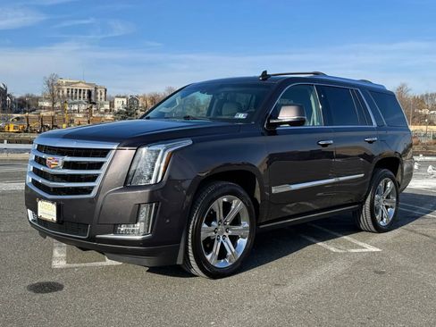 Used 2017 Cadillac Escalade Premium Luxury image 3