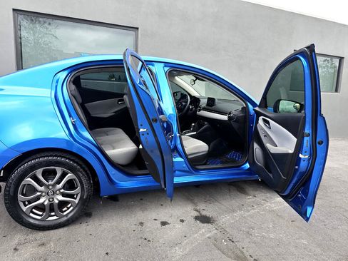 Used 2019 Toyota Yaris XLE image 17