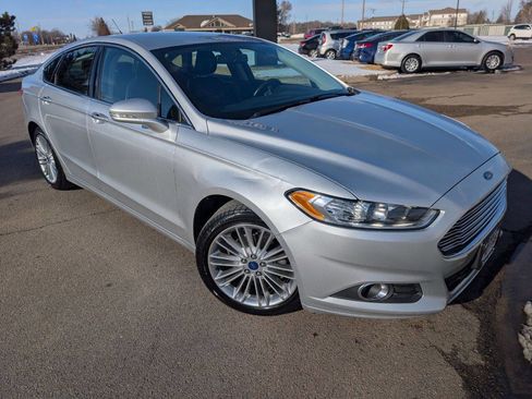 Used 2015 Ford Fusion SE w/ Equipment Group 202A image 3