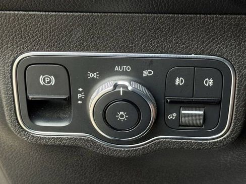 Used 2021 Mercedes-Benz GLB 250 GLB 250 w/ Premium Package image 24