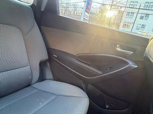 Used 2017 Hyundai Santa Fe SE image 27