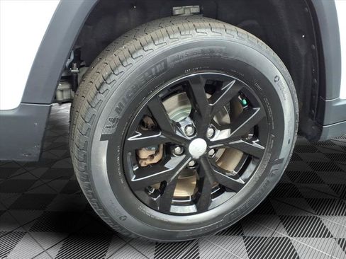 Certified 2023 Jeep Grand Cherokee Limited AWD/4WD image 29