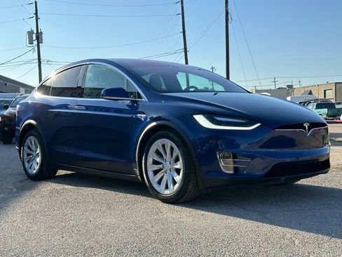 Used 2016 Tesla Model X 60D image 9