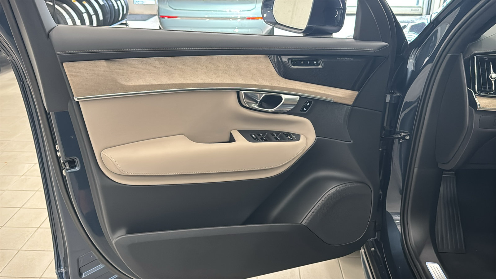 New 2027 Volvo XC90 T8 Plus AWD/4WD image 21
