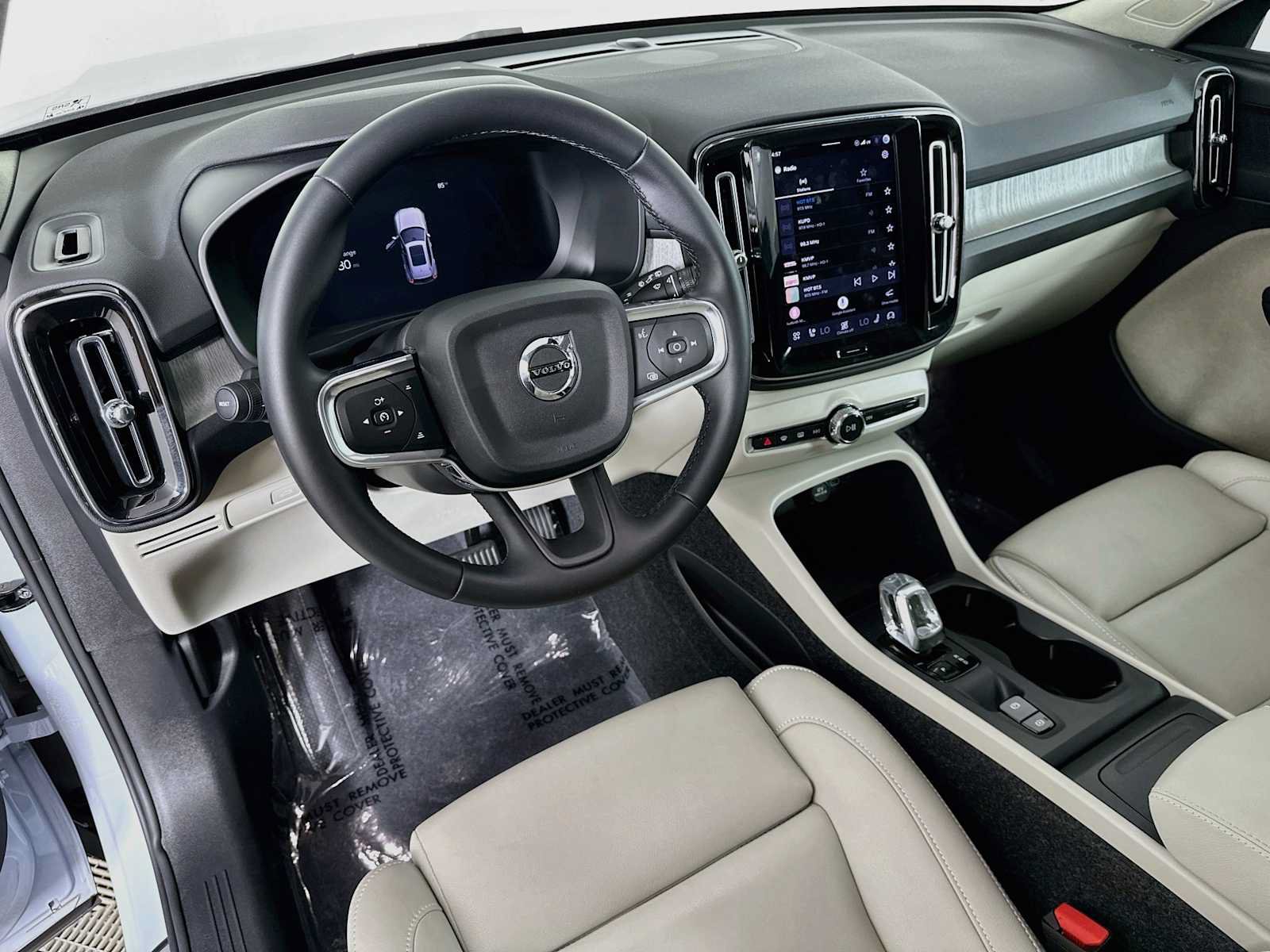 Used 2026 Volvo XC40 B5 Plus w/ Protection Package Premier AWD/4WD image 9