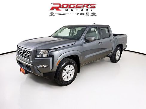 Used 2022 Nissan Frontier SV image 3