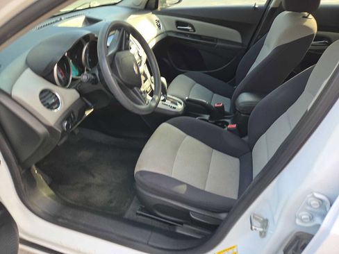 Used 2013 Chevrolet Cruze LS image 16