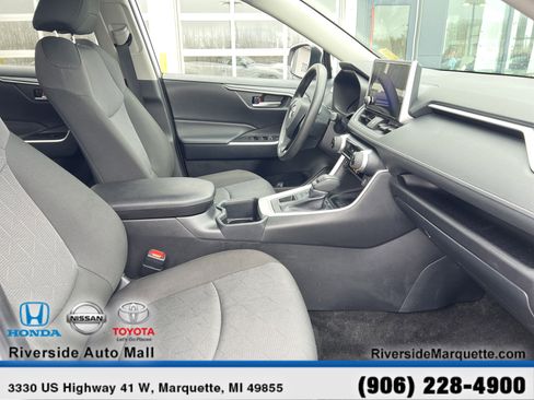 Used 2025 Toyota RAV4 XLE image 25