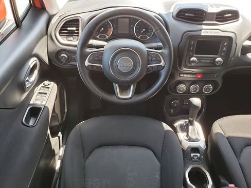 Used 2017 Jeep Renegade Latitude w/ Cold Weather Group AWD/4WD image 13