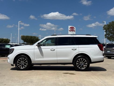 Used 2025 Ford Expedition Platinum AWD/4WD image 2