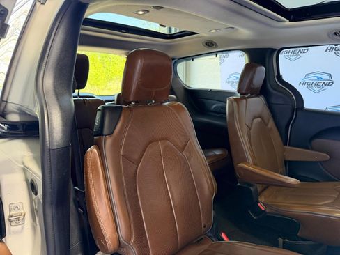 Used 2017 Chrysler Pacifica Limited FWD image 29