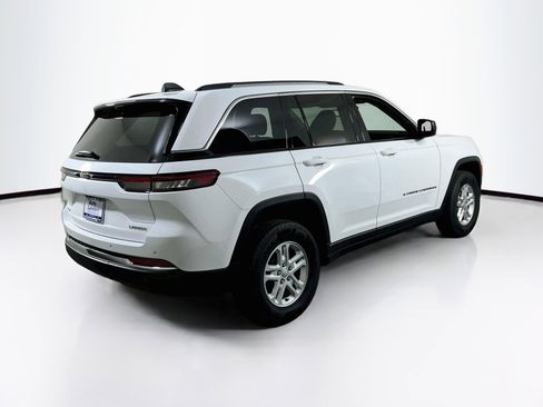Used 2023 Jeep Grand Cherokee Laredo AWD/4WD image 5
