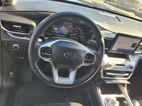 Certified 2022 Ford Explorer XLT w/ Equipment Group 202A image 30