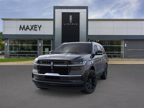 New 2026 Lincoln Navigator Reserve AWD/4WD image 25