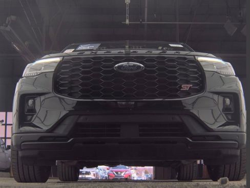 Used 2025 Ford Explorer ST image 10