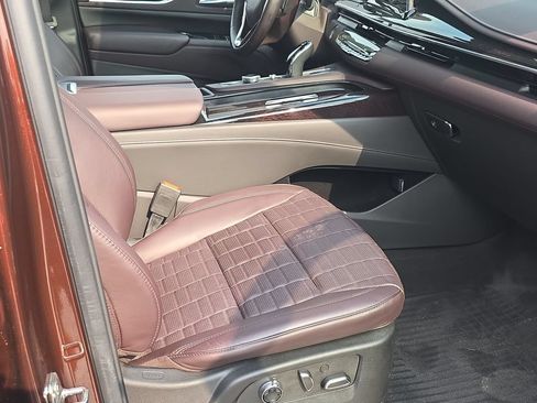 Certified 2023 Cadillac Escalade ESV Premium Luxury Platinum w/ LPO, Radiant Package AWD/4WD image 29