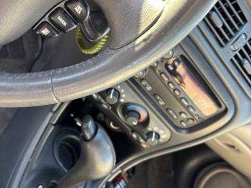 Used 2003 Oldsmobile Alero GL image 10