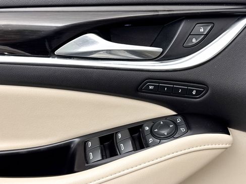 Used 2019 Buick Enclave Premium w/ Experience Buick Package image 26