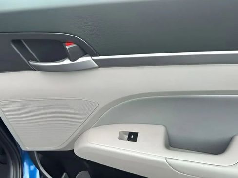 Used 2017 Hyundai Elantra SE image 42