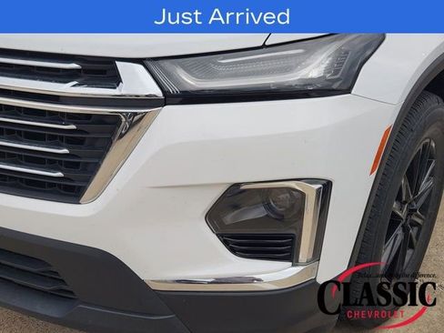 Used 2022 Chevrolet Traverse LT image 15