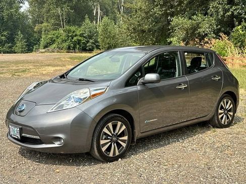 Used 2016 Nissan Leaf SL w/ Premium Package FWD image 5