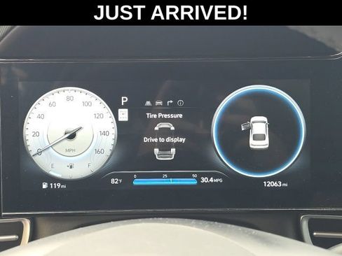 Certified 2024 Hyundai Elantra Limited FWD image 23